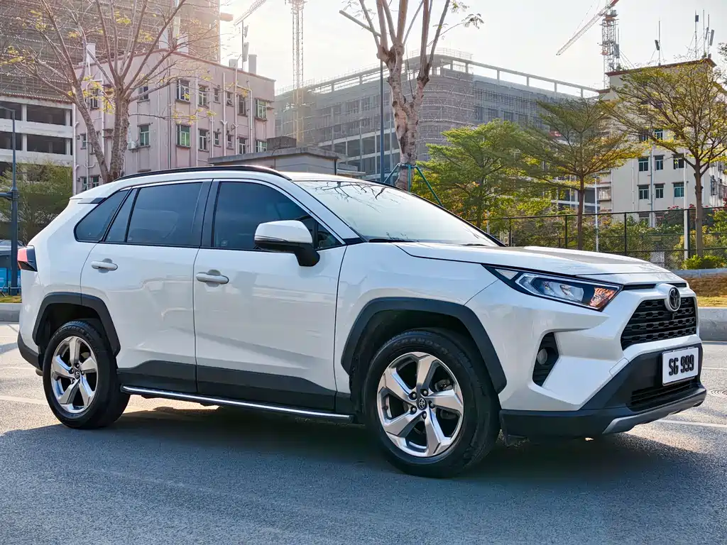 Toyota RAV4 2020 — фото 3
