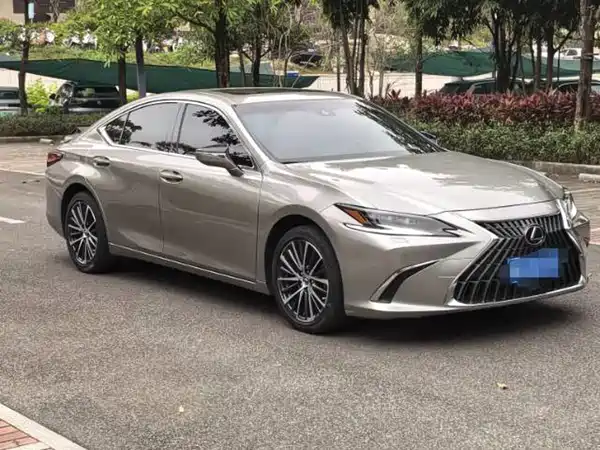 Lexus ES 2023