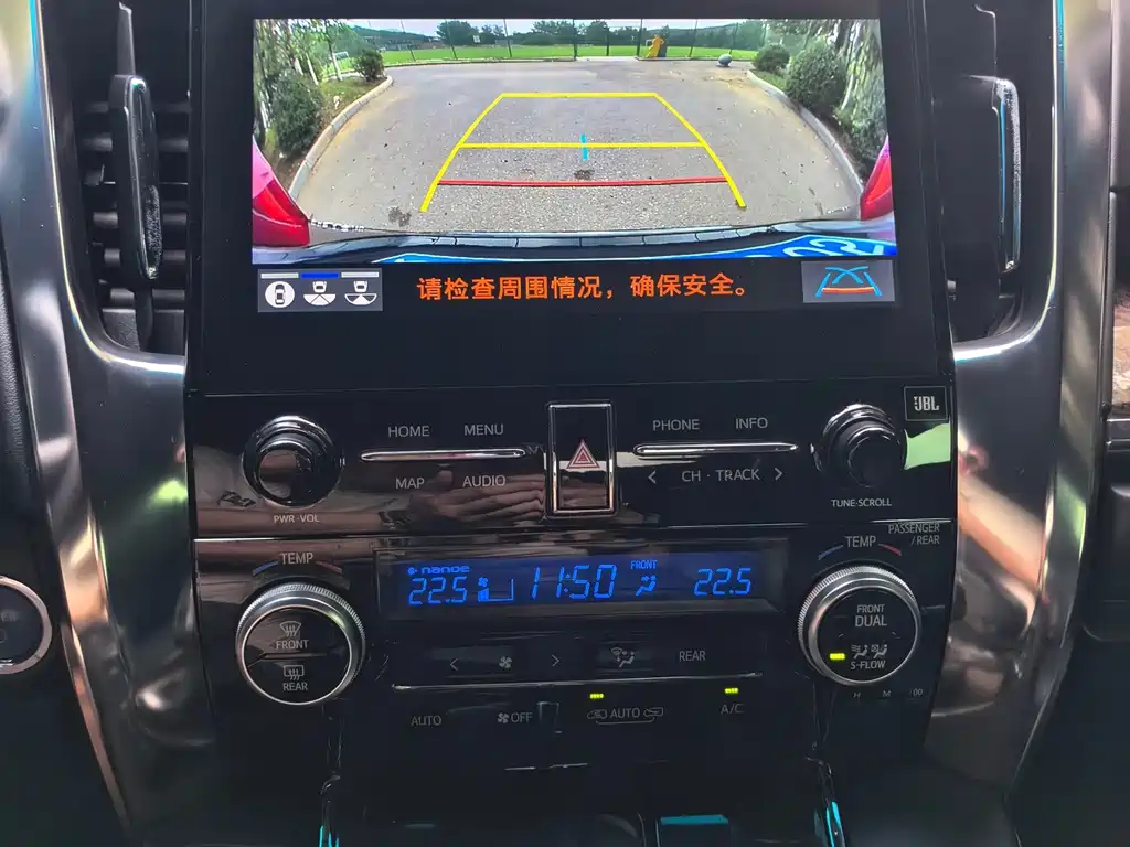 Toyota Alphard 2023 — фото 27