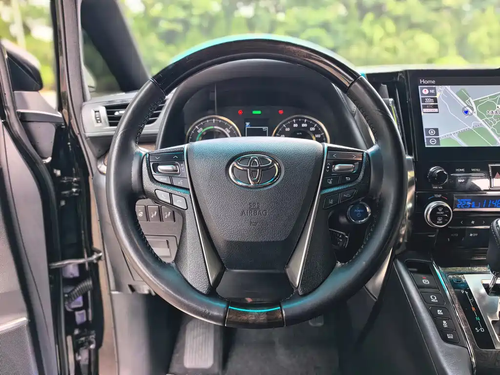 Toyota Alphard 2023 — фото 16