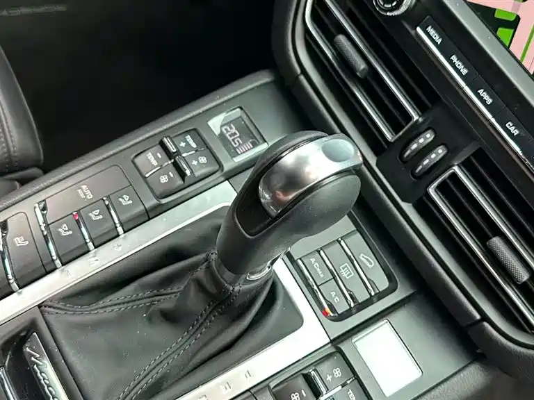 Porsche Macan 2021 — фото 12