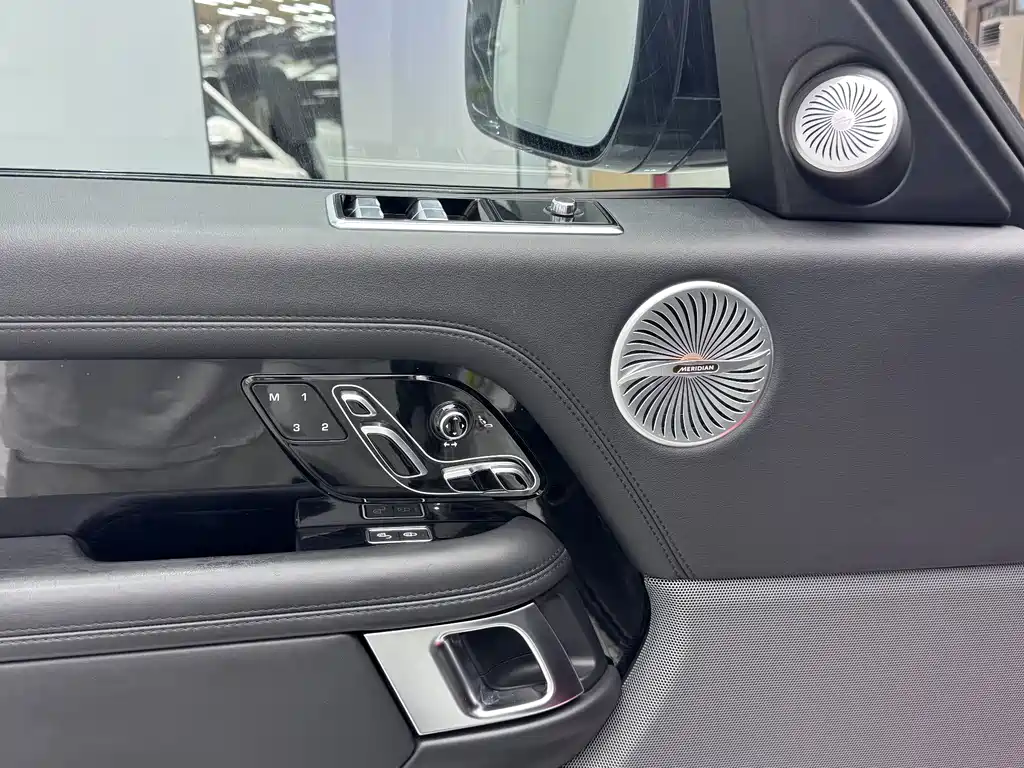 Land Rover Range Rover 2018 — фото 16