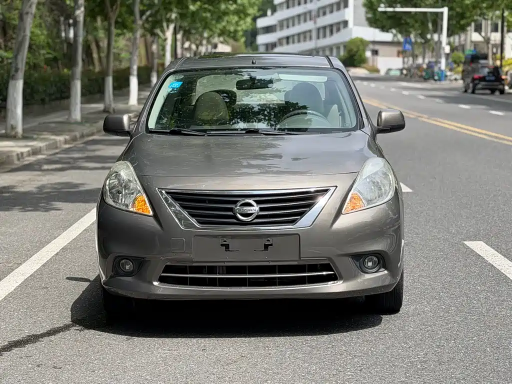 Nissan Sunny 2012 — фото 2