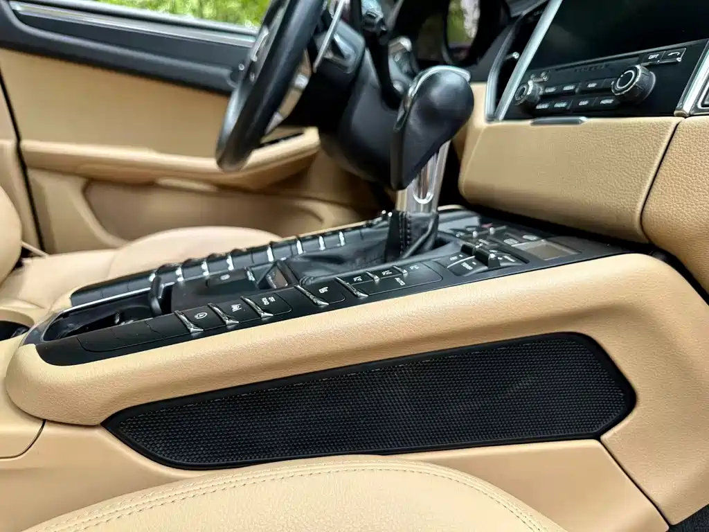 Porsche Macan 2016 — фото 33