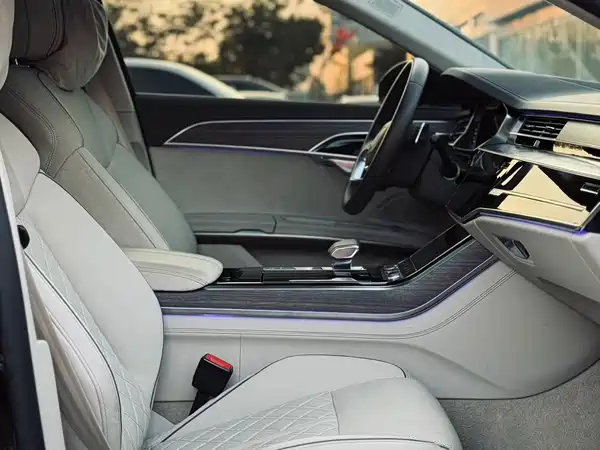 Audi A8 2024