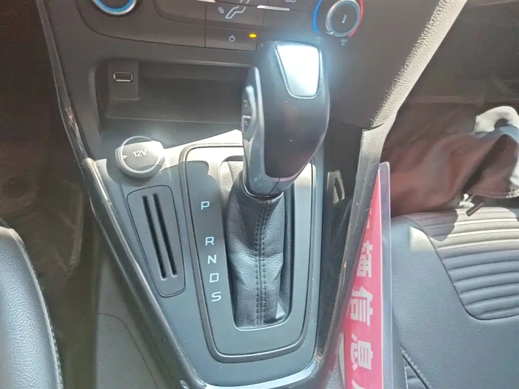 Ford Focus 2019 — фото 14