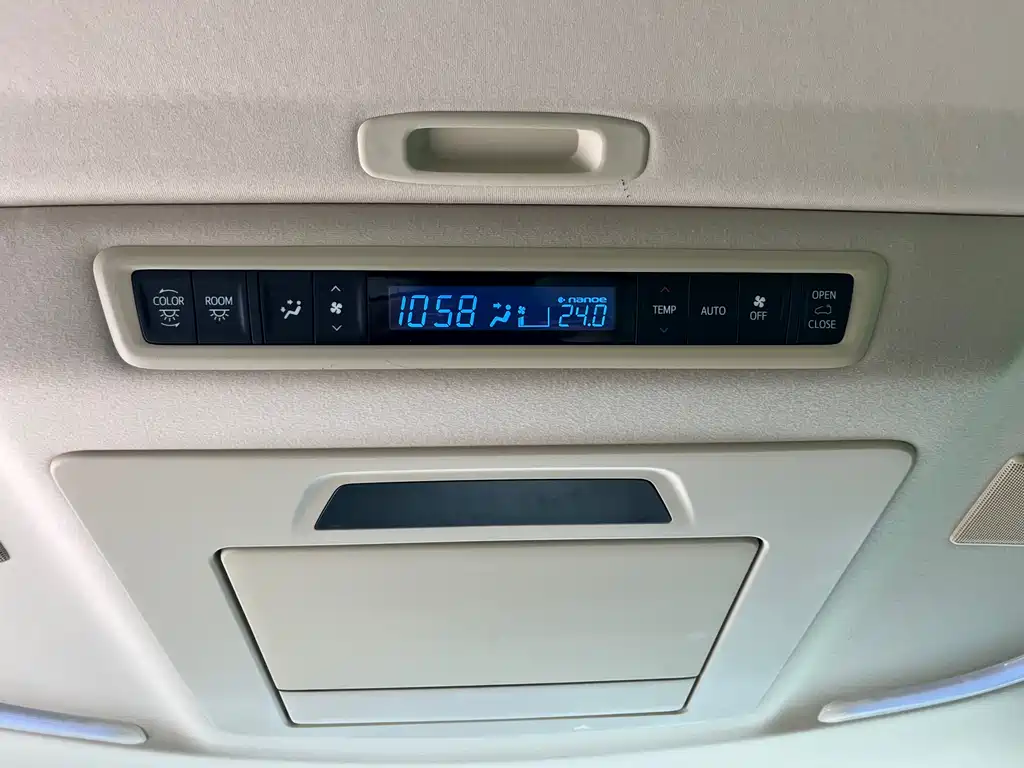 Toyota Vellfire 2023 — фото 24