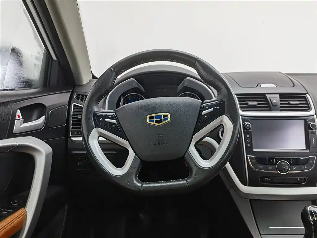 Geely Emgrand 2016 — фото 11