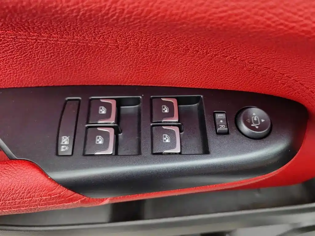 Cadillac SRX 2015 — фото 9