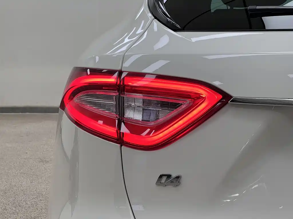 Maserati Levante 2017 — фото 38