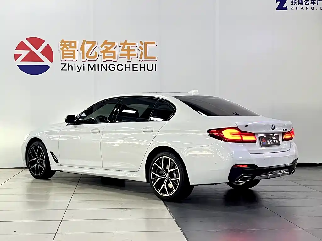 BMW 5 Series 2022 — фото 14