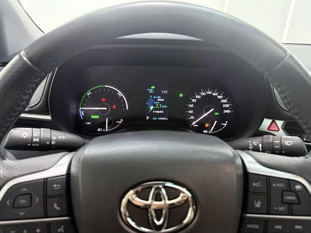 Toyota Sienna 2024 — фото 10
