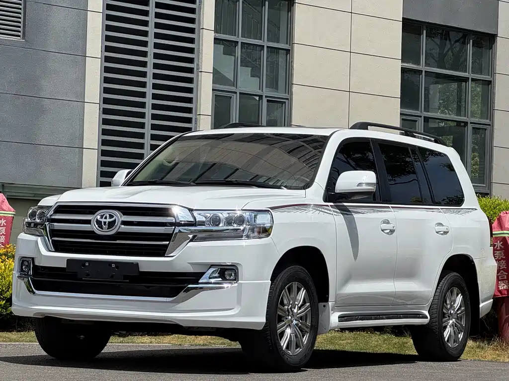 Toyota Land Cruiser 2013 — фото 1