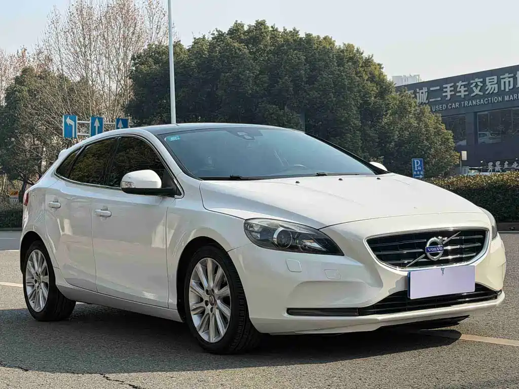 Volvo V40 2015 — фото 3