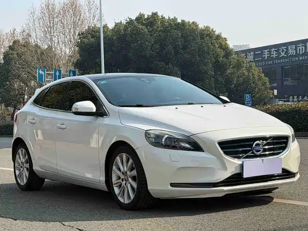 Volvo V40 2015