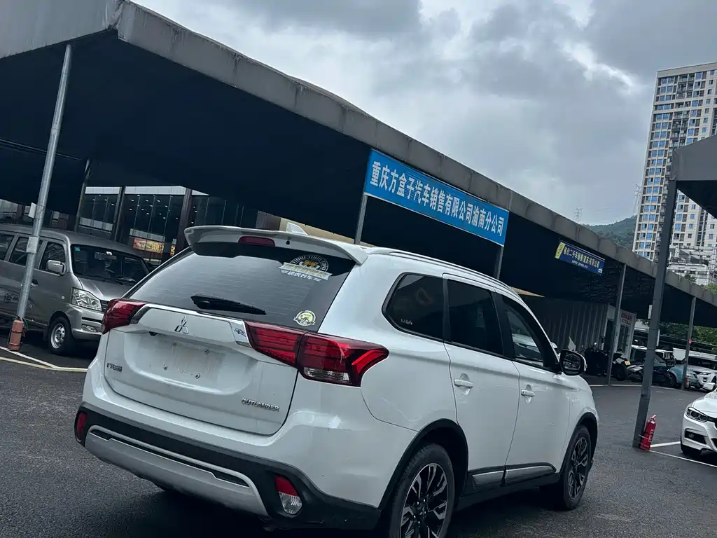 Mitsubishi Outlander 2021 — фото 10