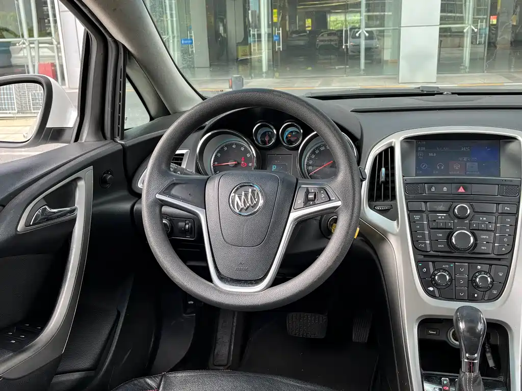 Buick Excelle 2015 — фото 16