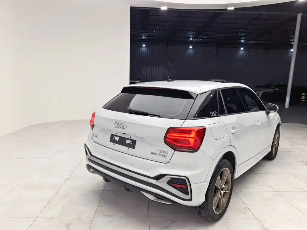 Audi Q2L 2022 — фото 4