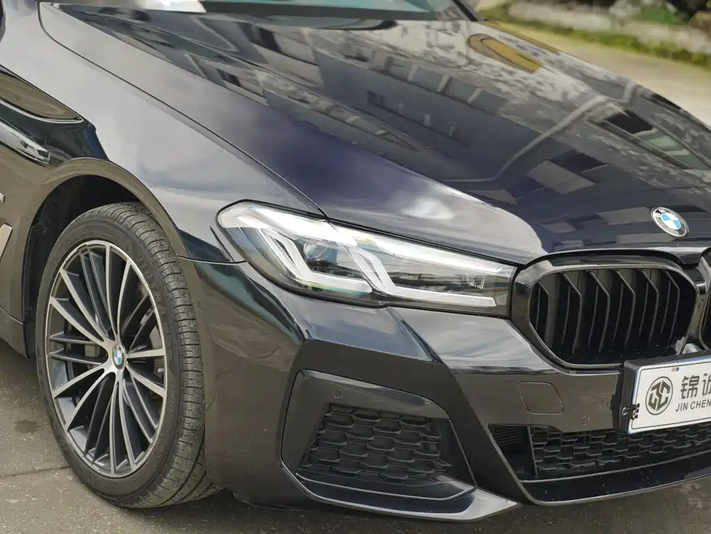 BMW 5 Series 2023 — фото 10