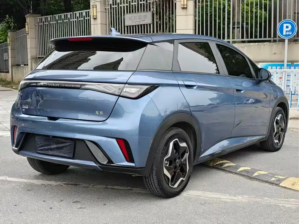 BYD Dolphin 2025