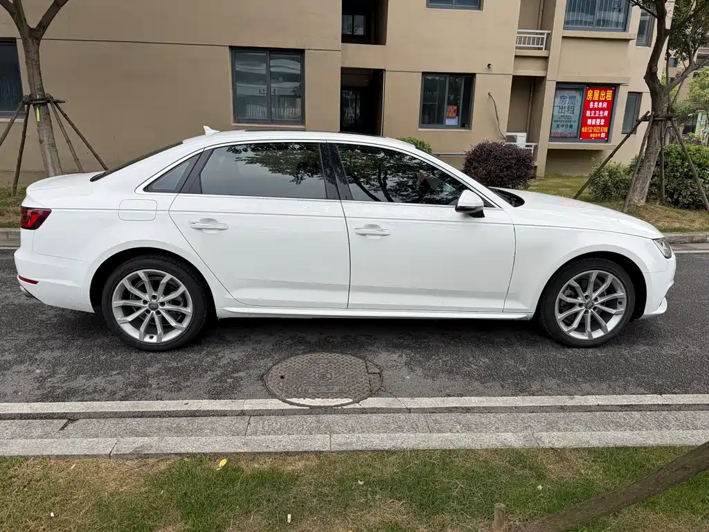 Audi A4L 2018 — фото 10