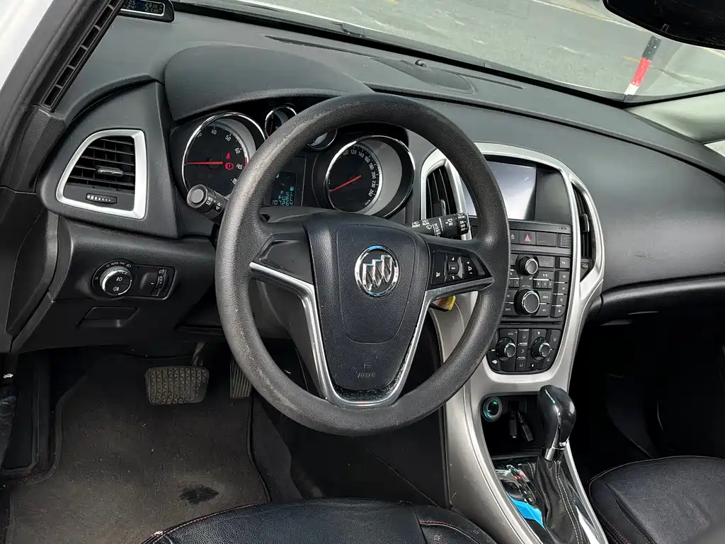 Buick Excelle 2015 — фото 11