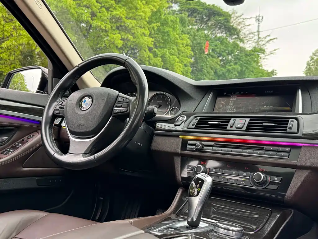 BMW 5 Series 2016 — фото 12