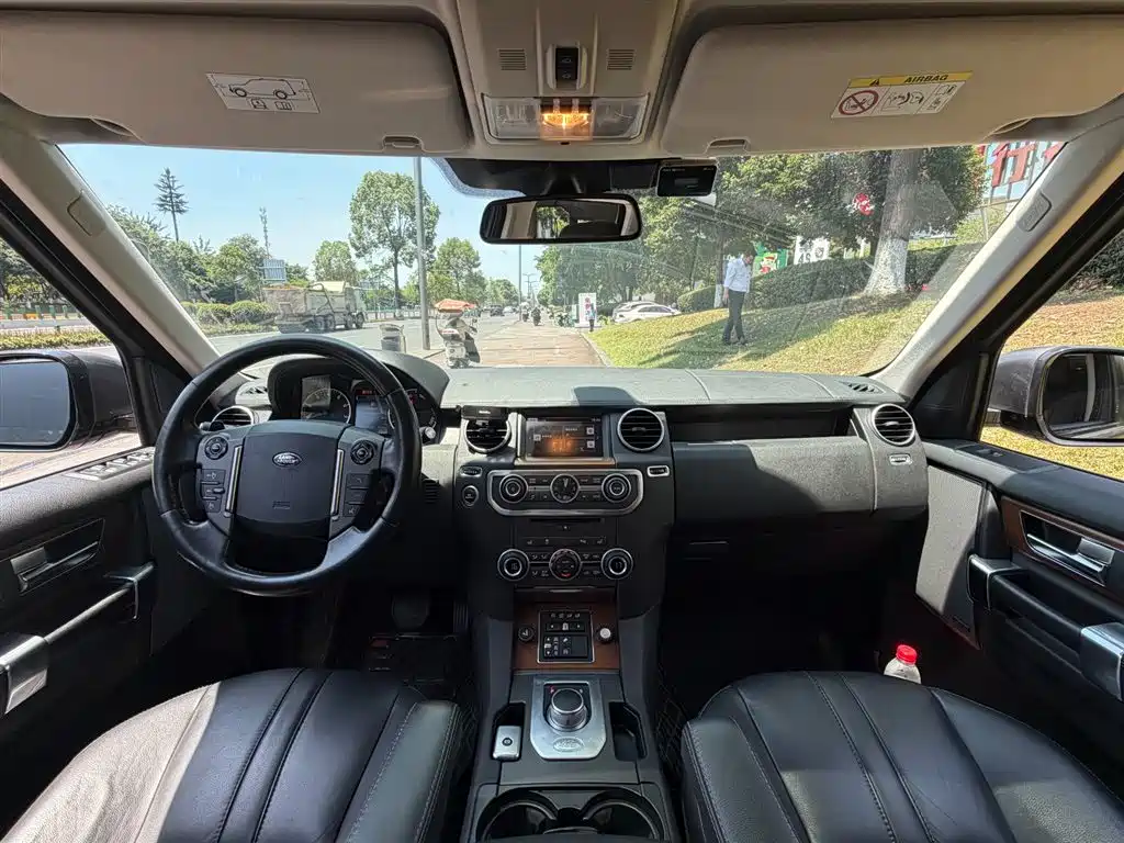 Land Rover Discovery 2017 — фото 11