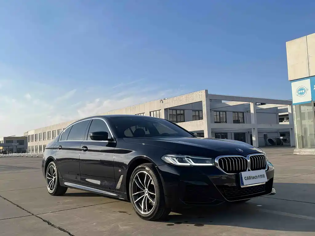 BMW 5 Series 2022 — фото 11