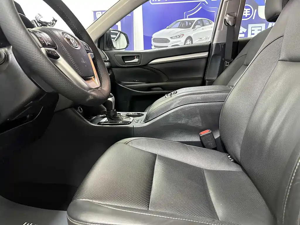 Toyota Highlander 2018 — фото 11