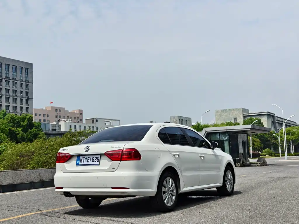 Volkswagen Lavida 2015
