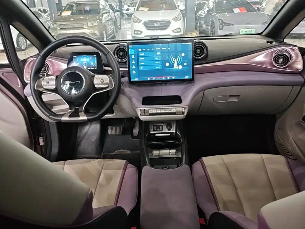BYD Dolphin 2022 — фото 10