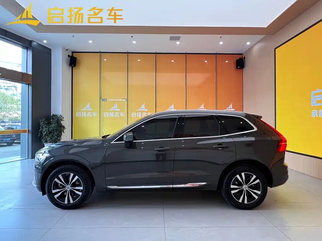 Volvo XC60 2022 — фото 3
