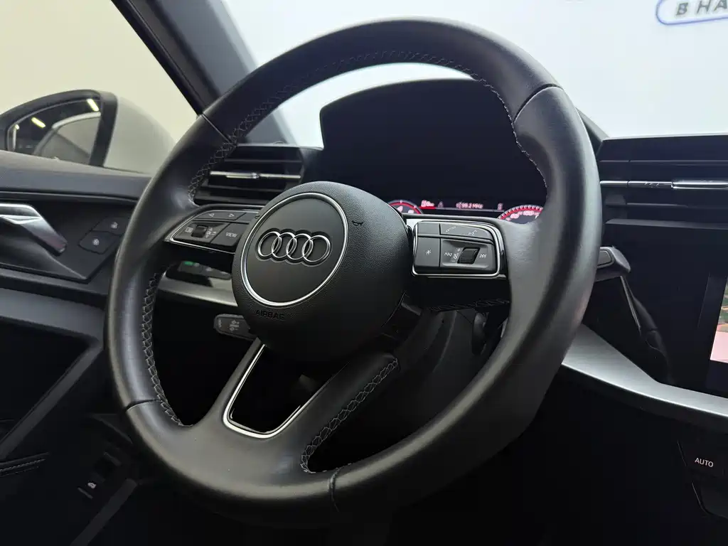 Audi A3 2023 — фото 14