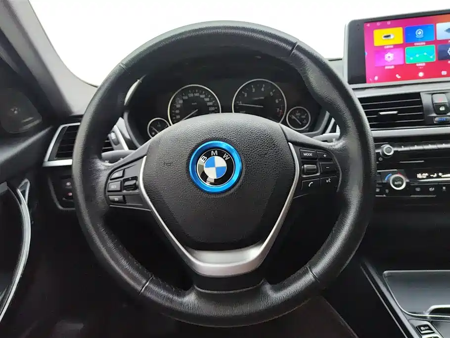 BMW 3 Series 2017 — фото 15