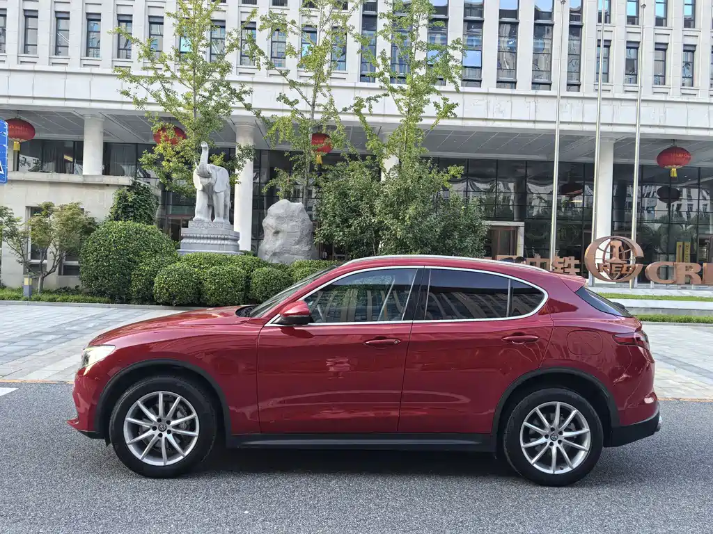 Alfa Romeo Stelvio 2018 — фото 7