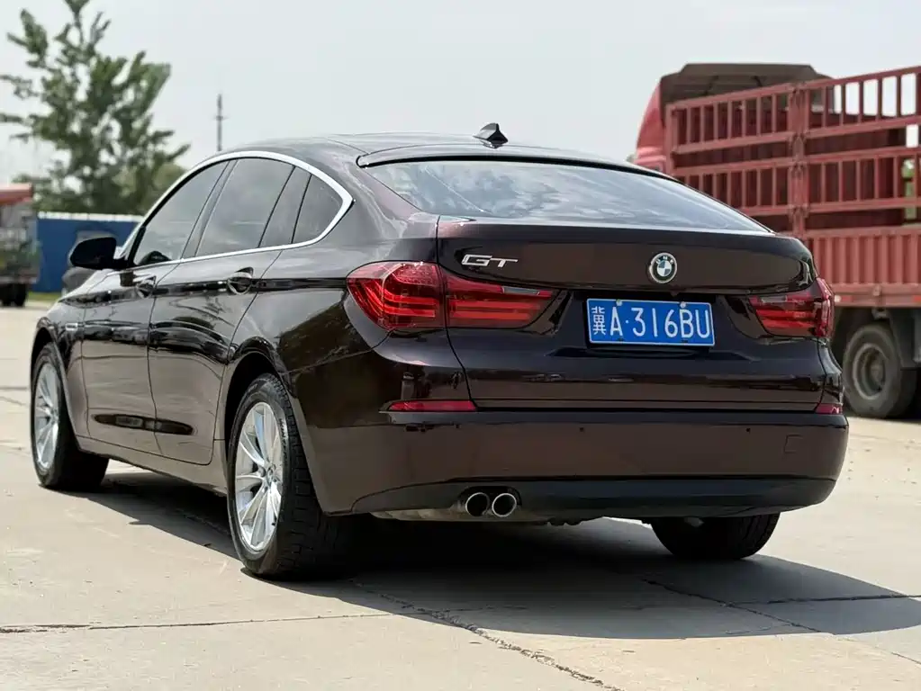 BMW 5 Series GT 2015 — фото 13
