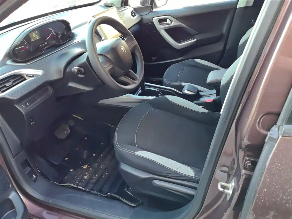 Peugeot 2008 2015 — фото 13