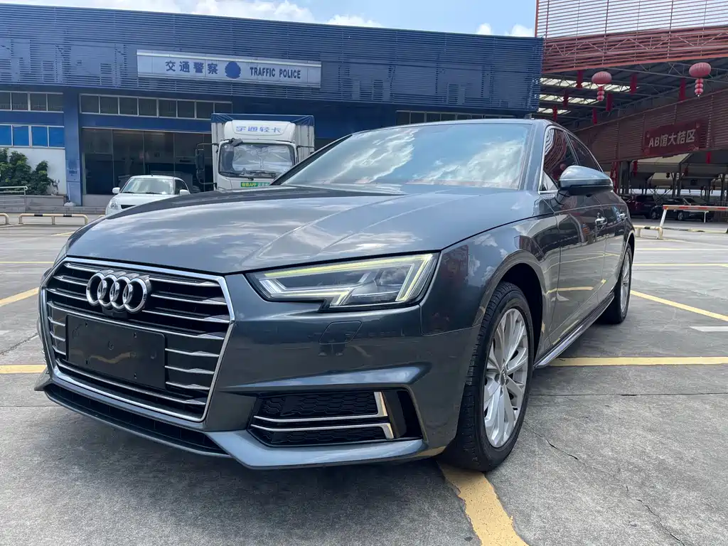 Audi A4L 2019 — фото 1