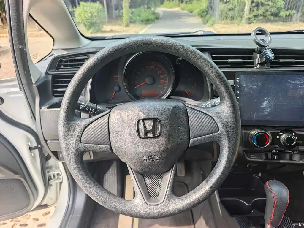 Honda Fit 2018 — фото 13