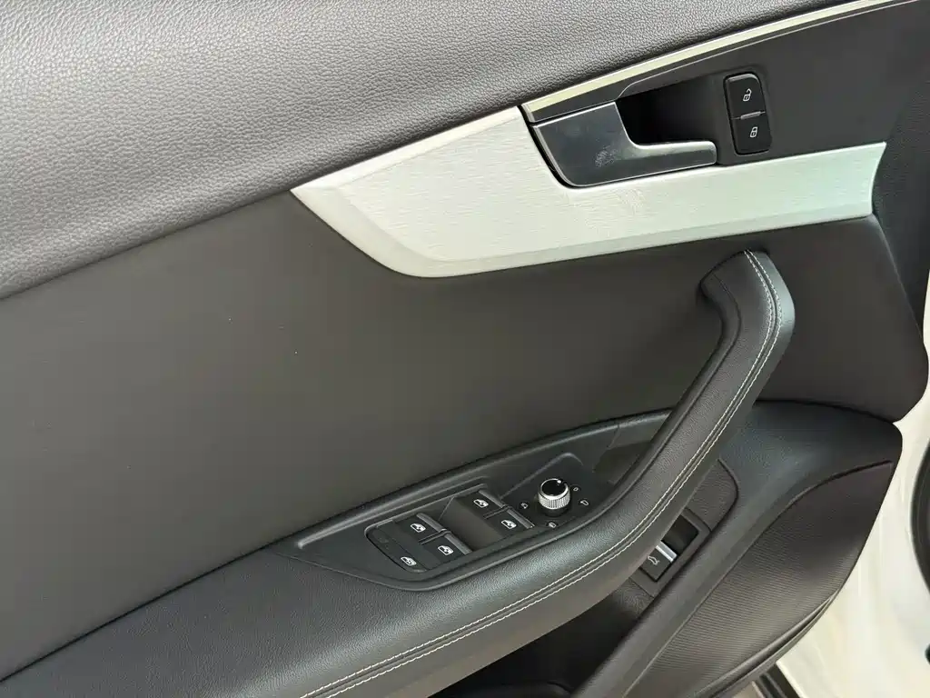 Audi A4L 2023 — фото 13