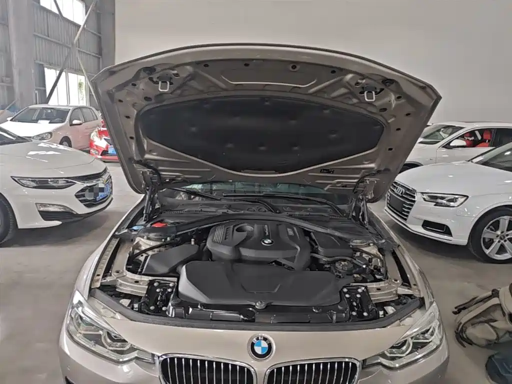BMW 3 Series 2018 — фото 20