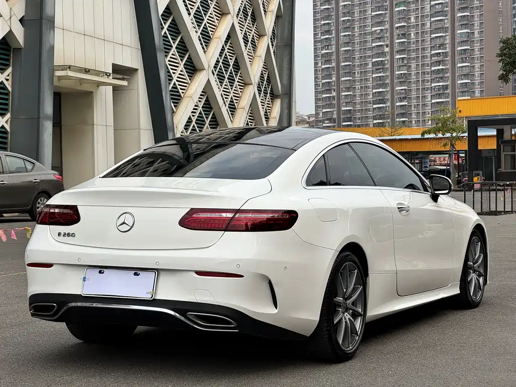 Mercedes-Benz E-Class 2023 — фото 12