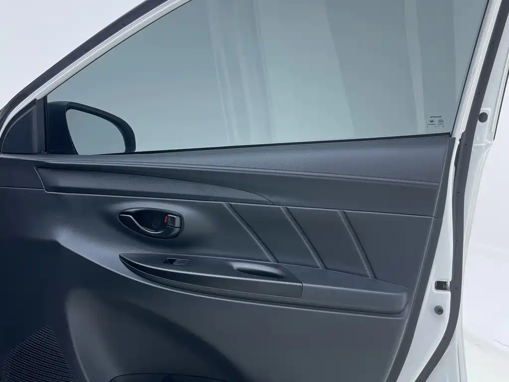 Toyota Yaris L 2023 — фото 29