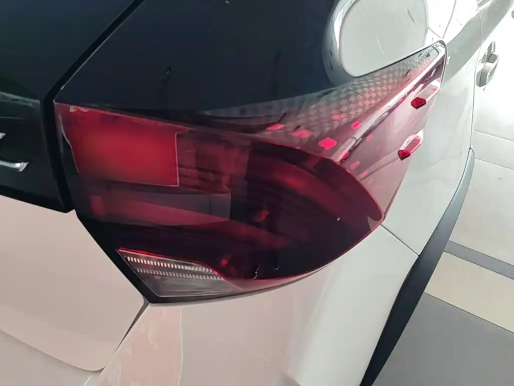 Toyota Yaris L 2023 — фото 8