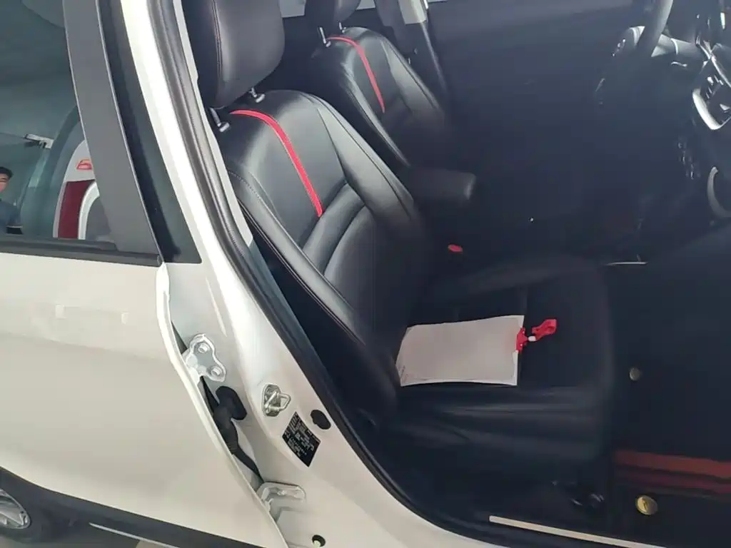 Toyota Yaris L 2023 — фото 25
