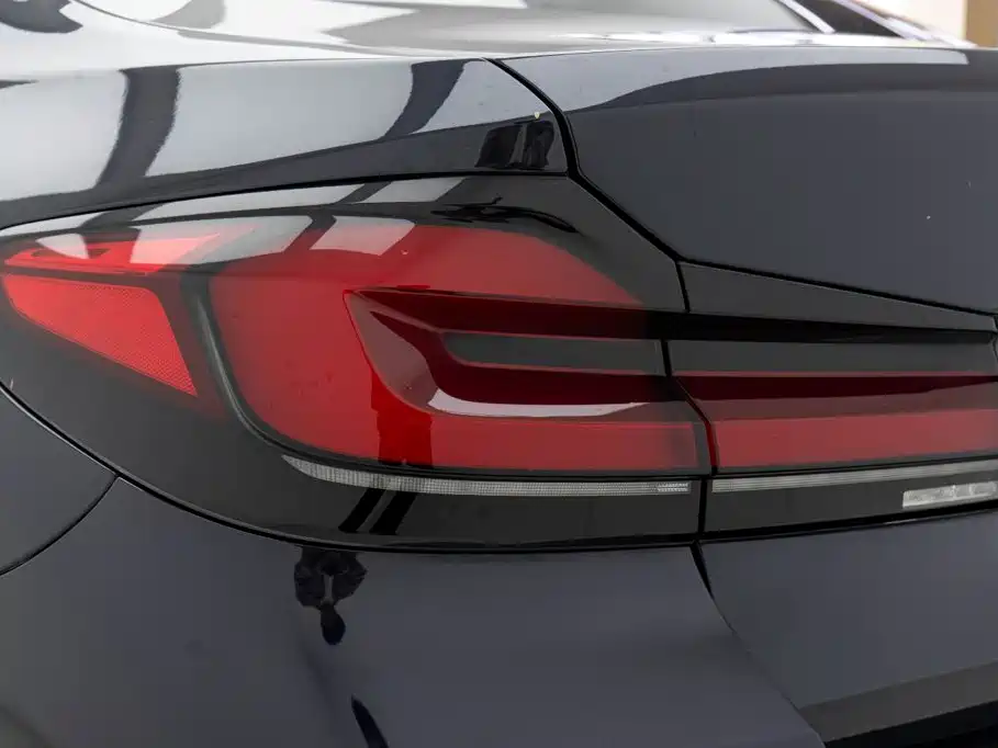 BMW 5 Series 2021 — фото 12
