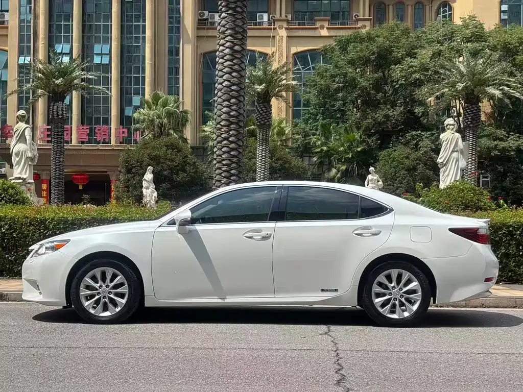 Lexus ES 2014 — фото 2