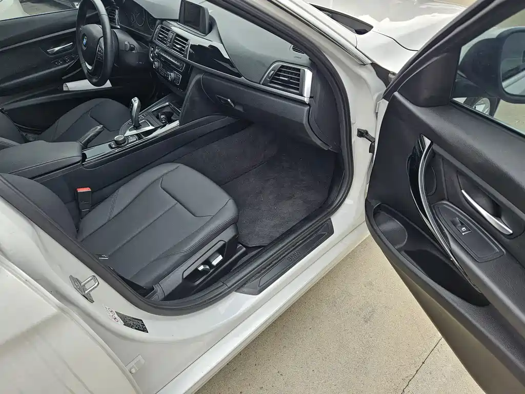 BMW 3 Series 2015 — фото 18
