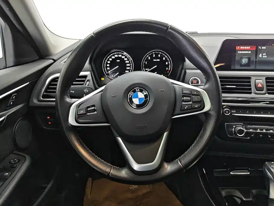 BMW 1 Series 2019 — фото 15